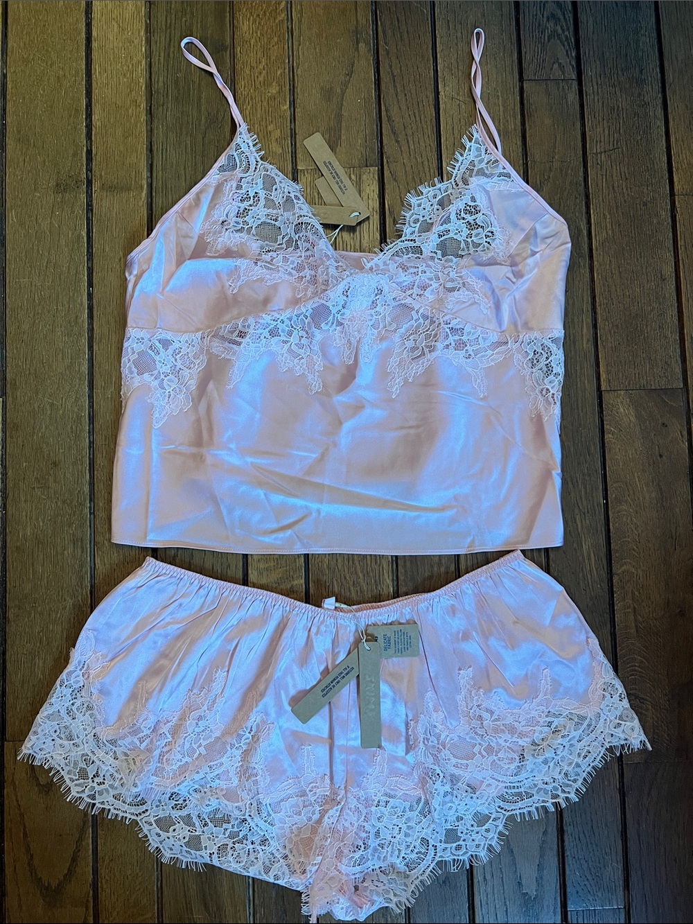 SKIMS Peony Pink Silk Lace Cami & Shorts Sleep Set Lingerie Size Medium NWT - Picture 2 of 10
